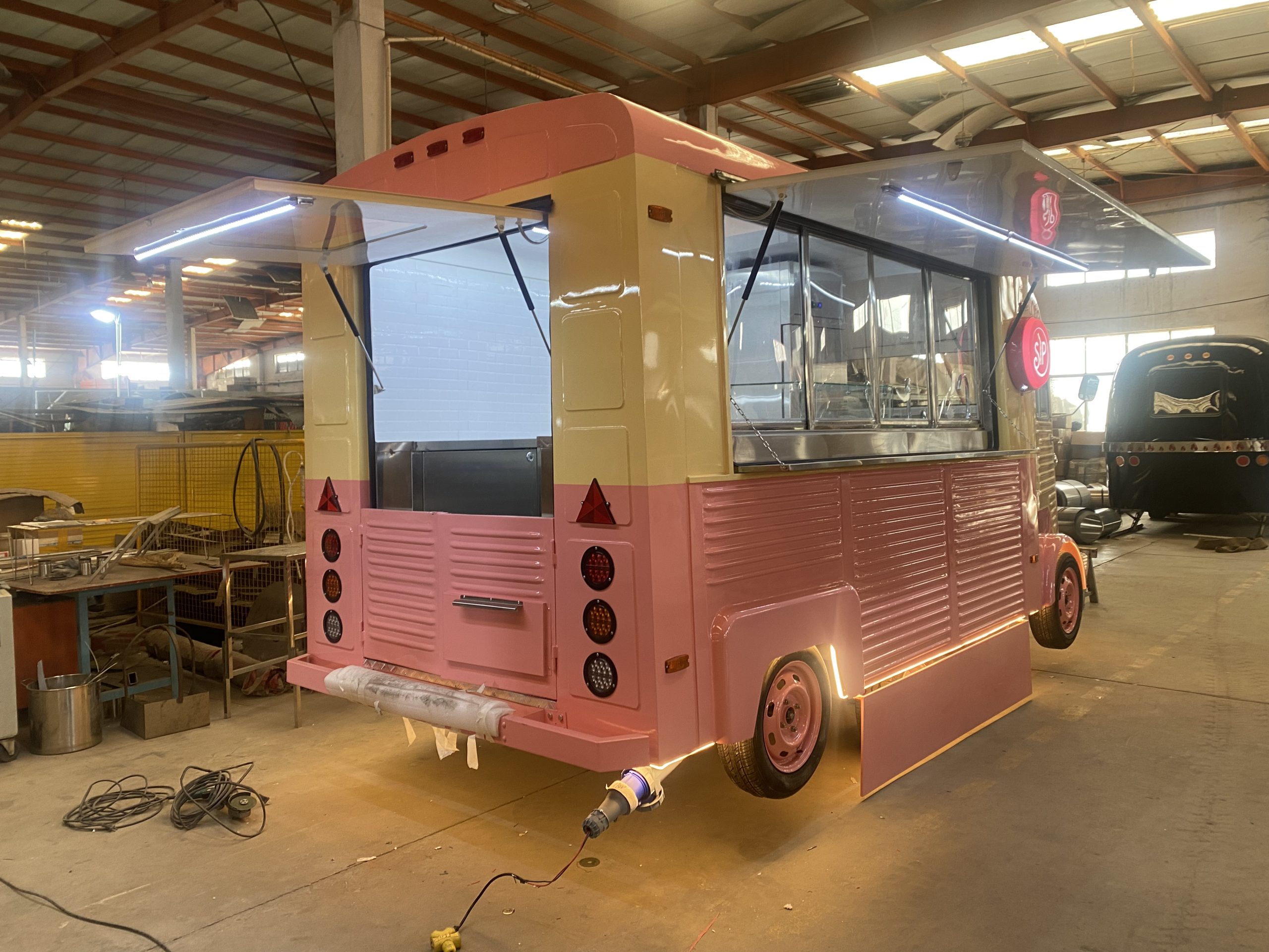 Mobile Citroën HY coffee trailer rear side view